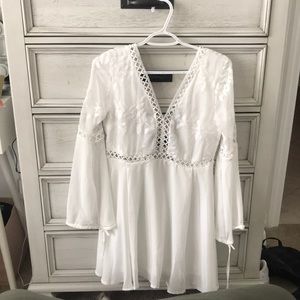 Pretty white dress. Polyester and cotton. Medium